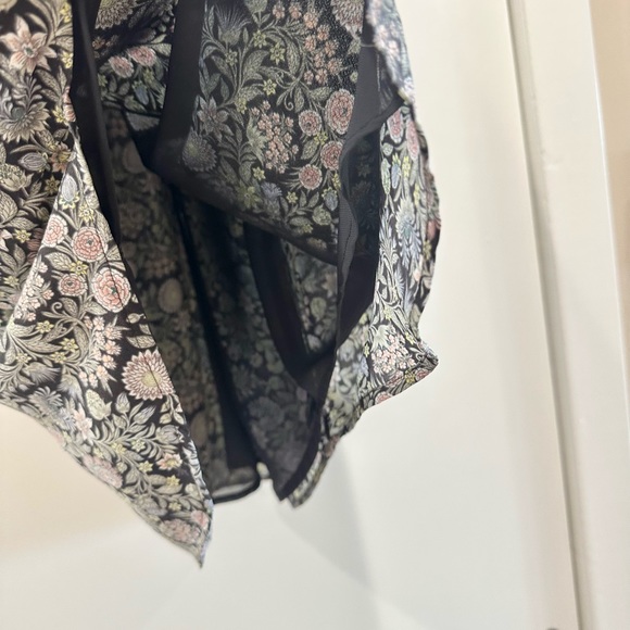 Loft - floral Spaghetti Strap fully lined blousy halter top - Picture 9 of 9